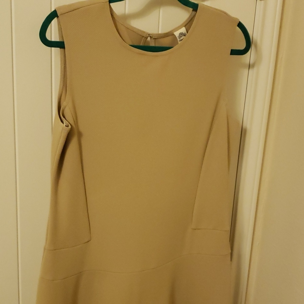 Dress - Picture 2 of 4